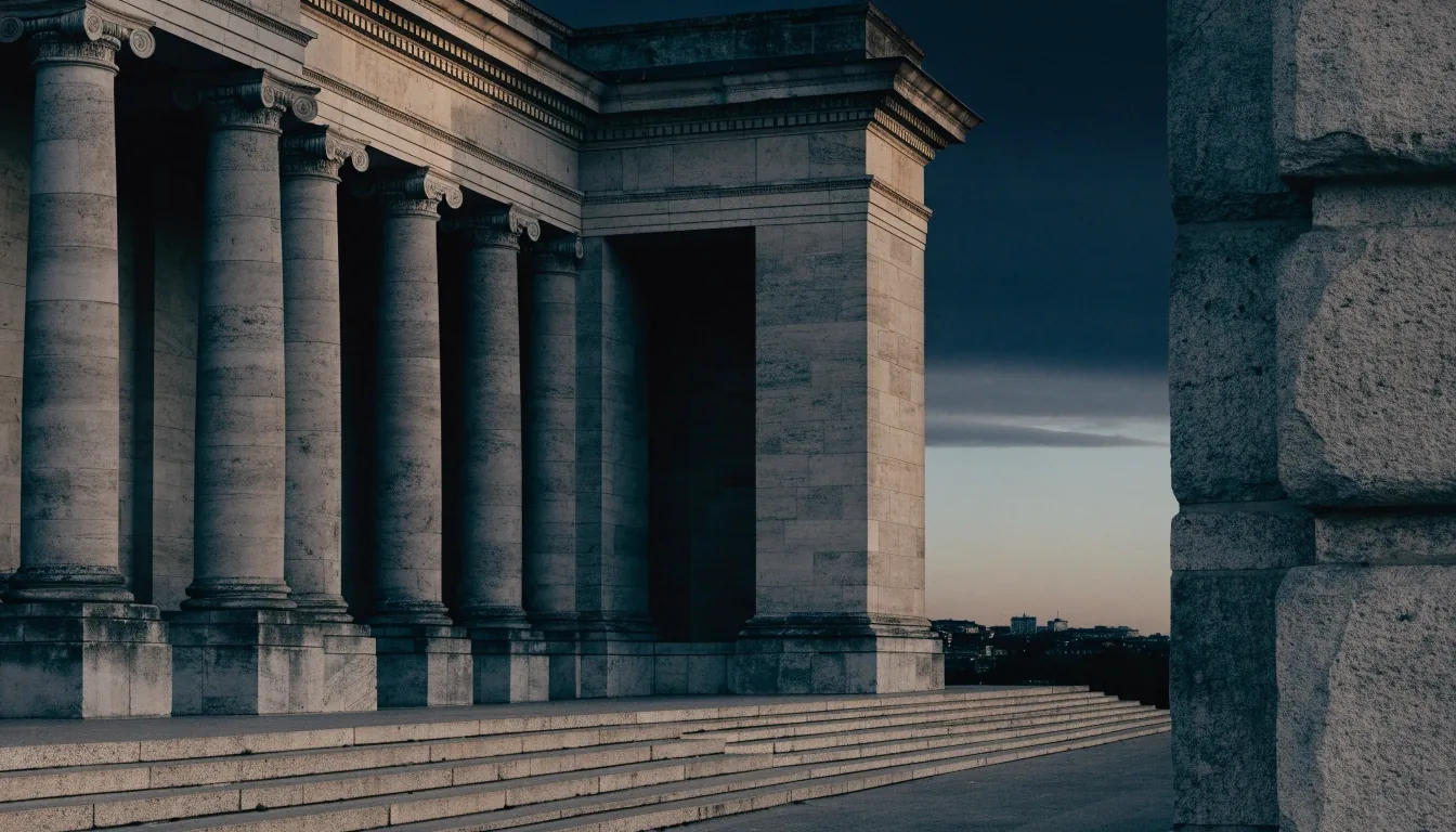 Abendlicher Blick auf München mit ruhiger Dachlandschaft
